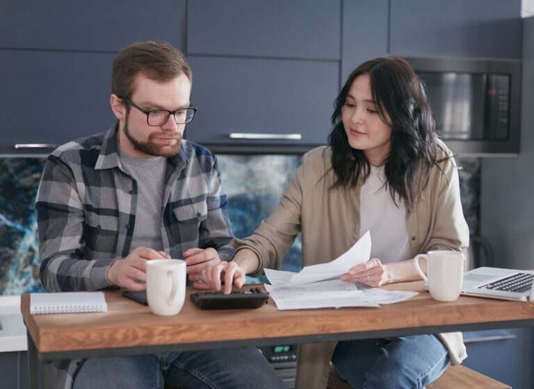 how to create a monthly budget in Canada